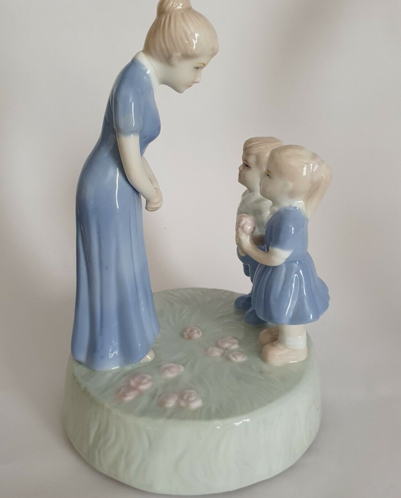 Vtg Mother & Children Music Box Porcelain Boy Girl Blue  Figurine Mothers Day 