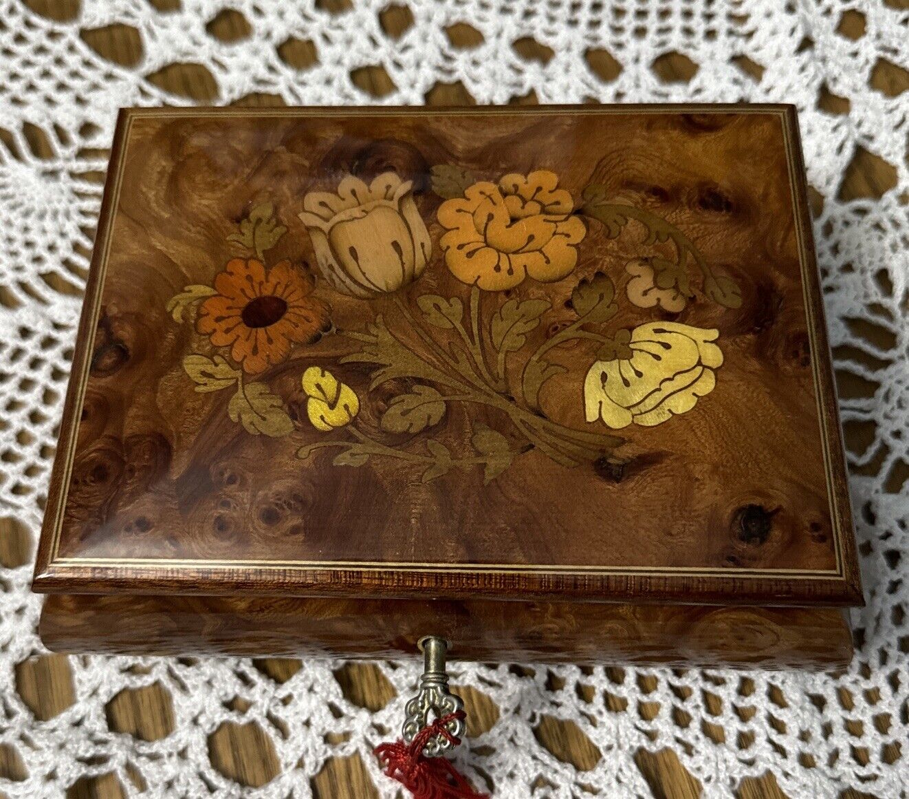 Vintage Sorrento Laquered Jewelry Music Box “Torna A Sorrento” Velvet 🌹