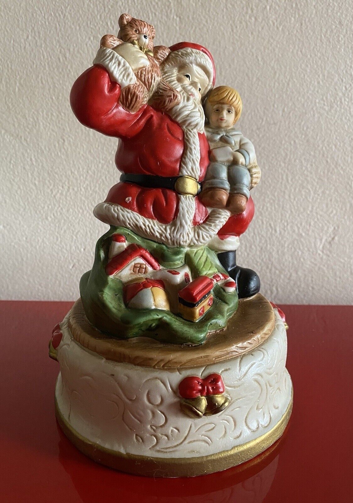 Vintage Share the Joy Musical Santa Claus Plays “Santa Claus Is Coming to Town”