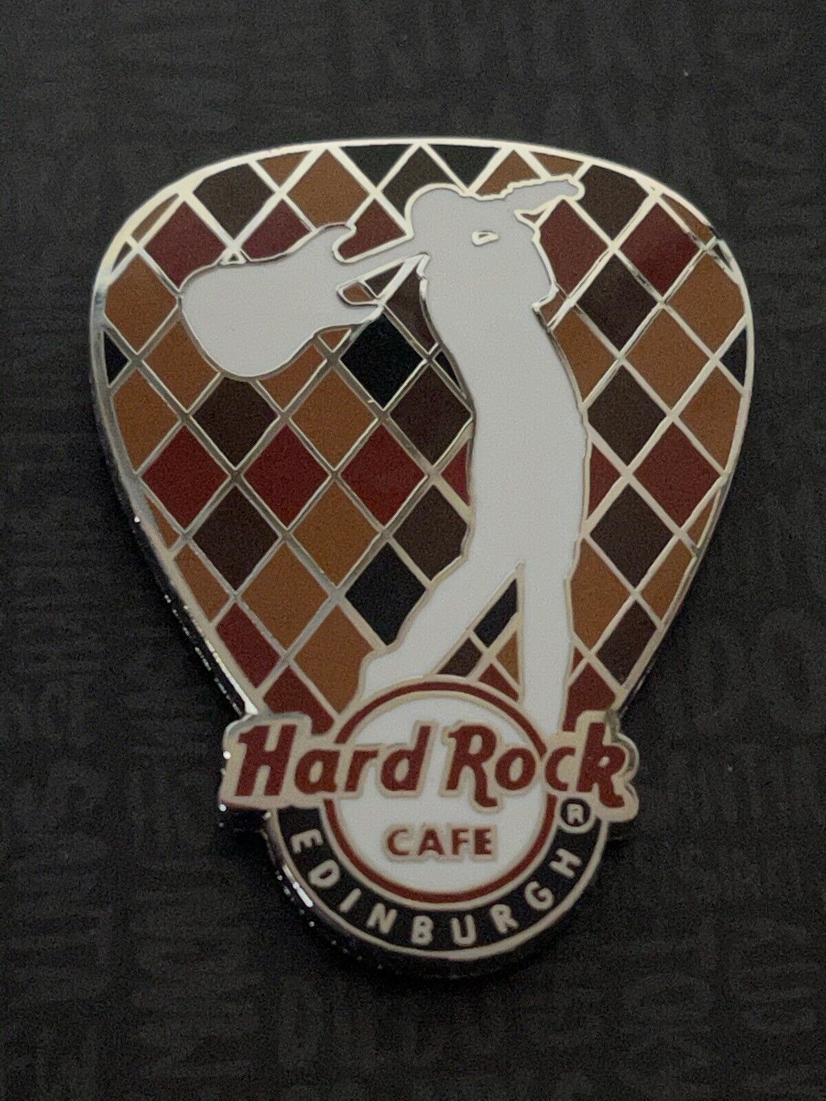 Hard Rock Cafe Edinburgh Pin Badge - Core Golf Guitar Pick