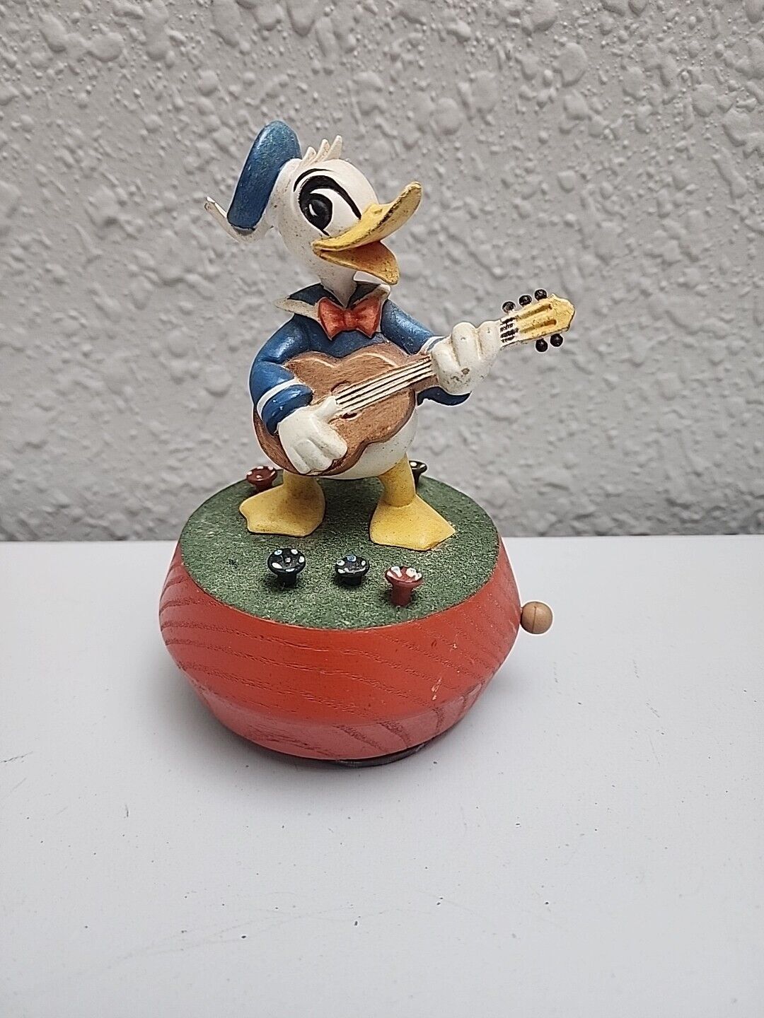 Walt Disney Productions Donald Duck music box 1971 by ANRI Italy Vintage