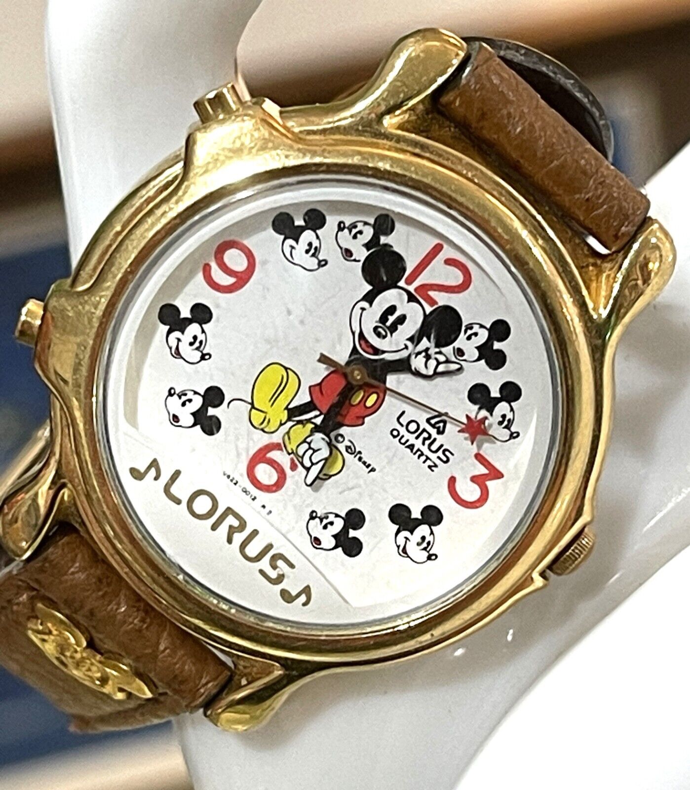 Vintage Lorus Mickey Mouse Musical Watch Plays It\'s A Small World Round Watch