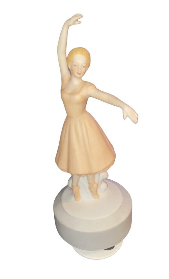 Willitts Vintage Porcelain Ballerina Figurine Music Box “Memories” Tune
