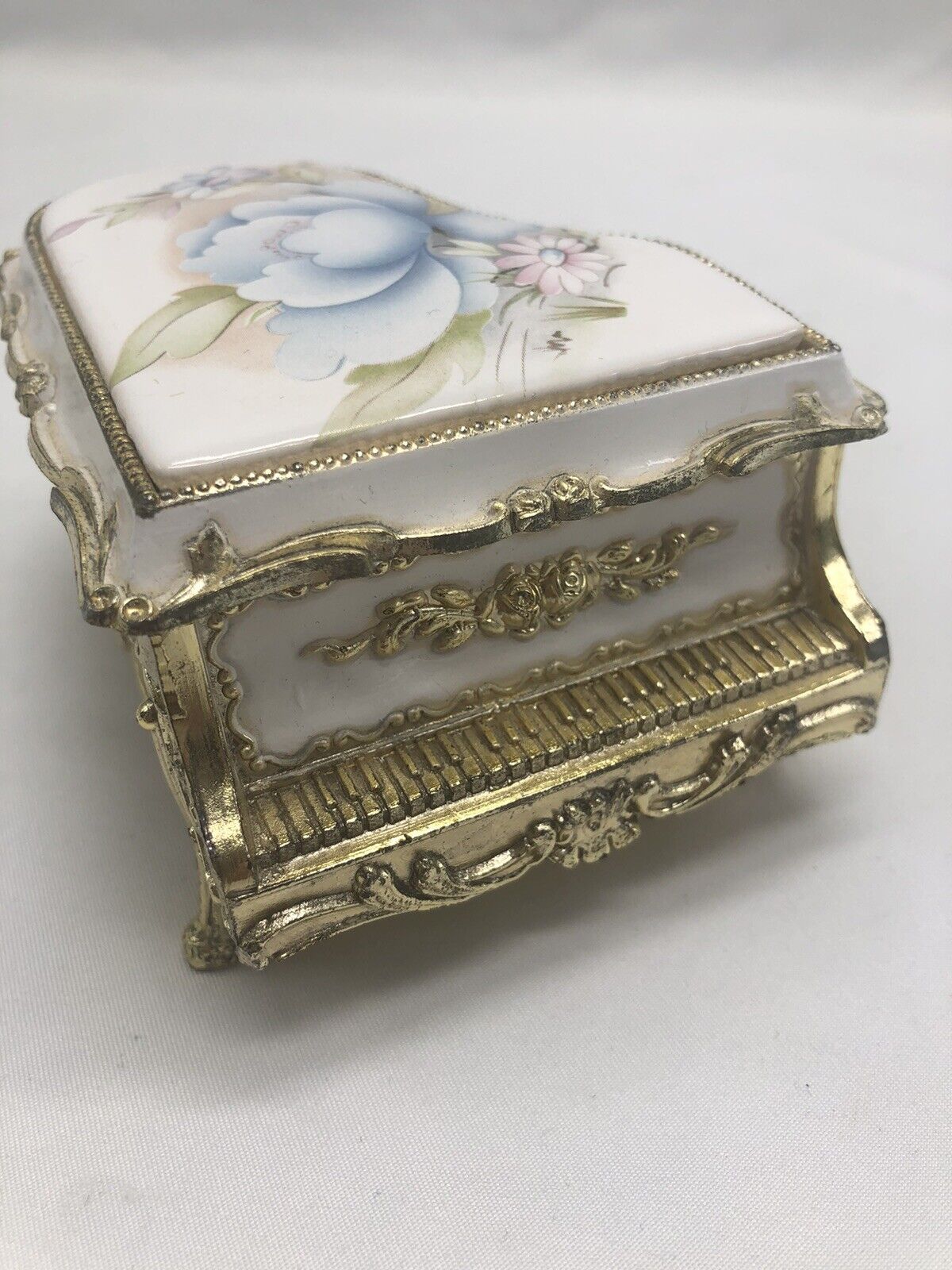 Beautiful Vintage Westland Co Footed Music Box w/Floral Porcelain Top, Japan