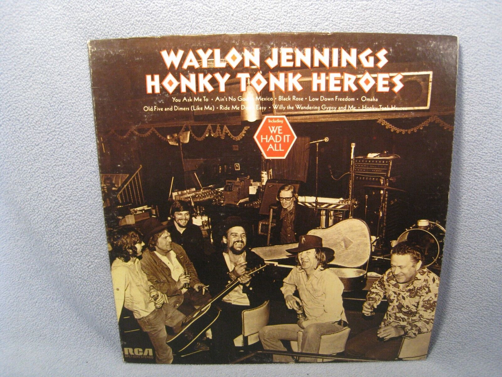 Vintage 1973 RCA. Waylon Jennings Hokey Tonk Heros LP. Record