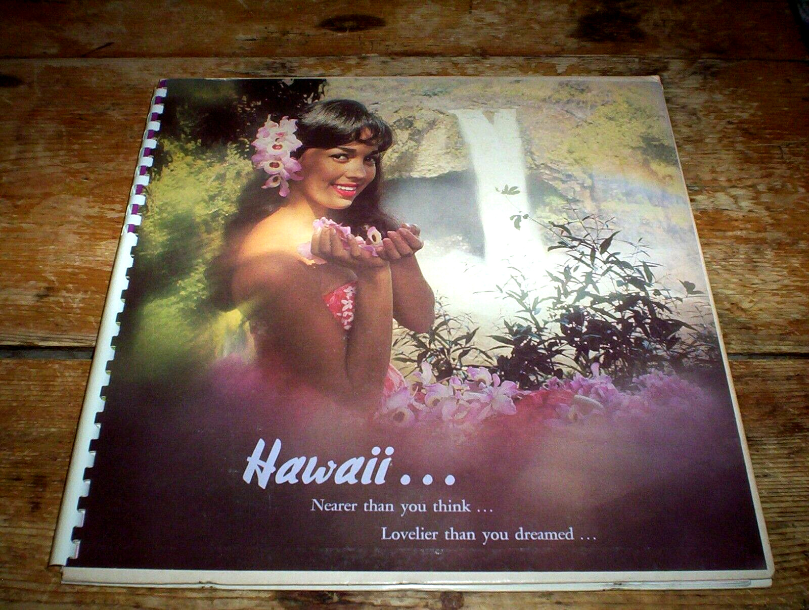 HAWAII The Hilo Hawaiians VINYL LP w/ an attached spiral bound COLOR booklet NM-