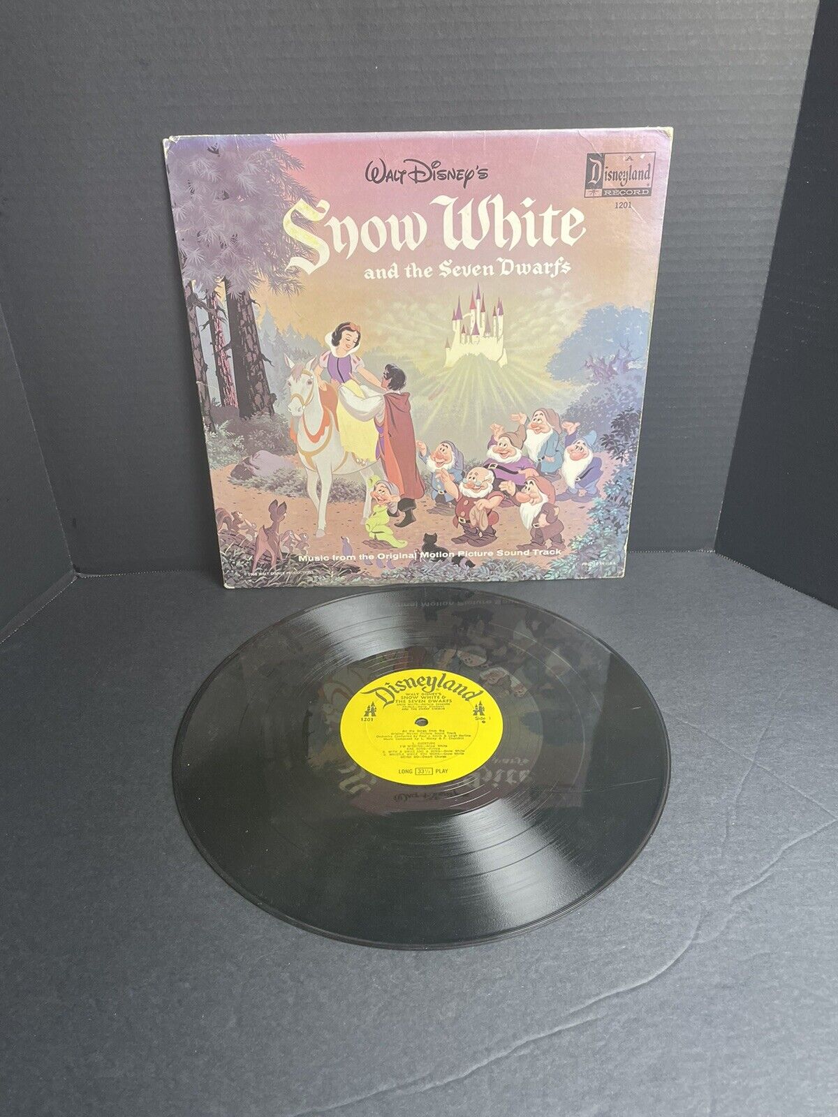 VINTAGE Snow White and The Seven Dwarfs Soundtrack Vinyl (DQ-1201)