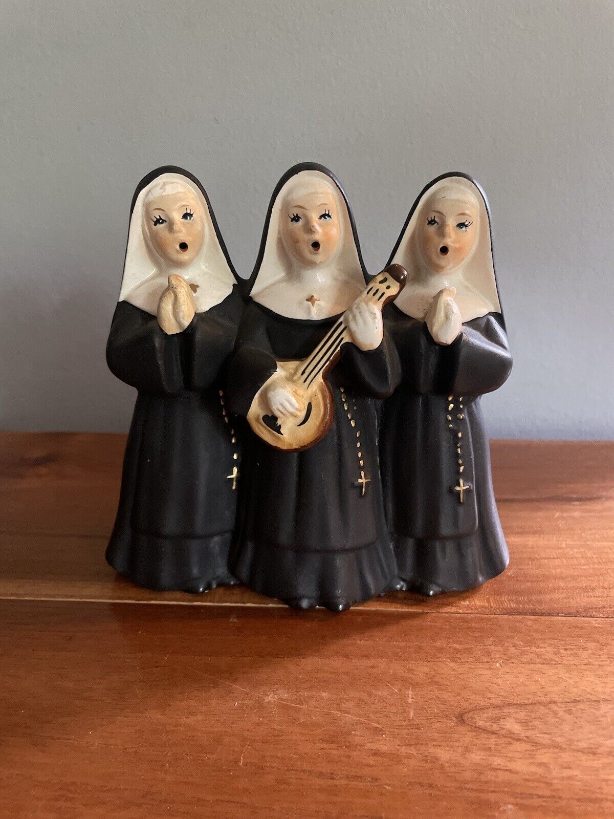 Vintage 3 Singing Nuns Porcelain Music Box - Plays Dominique Melody - Religious