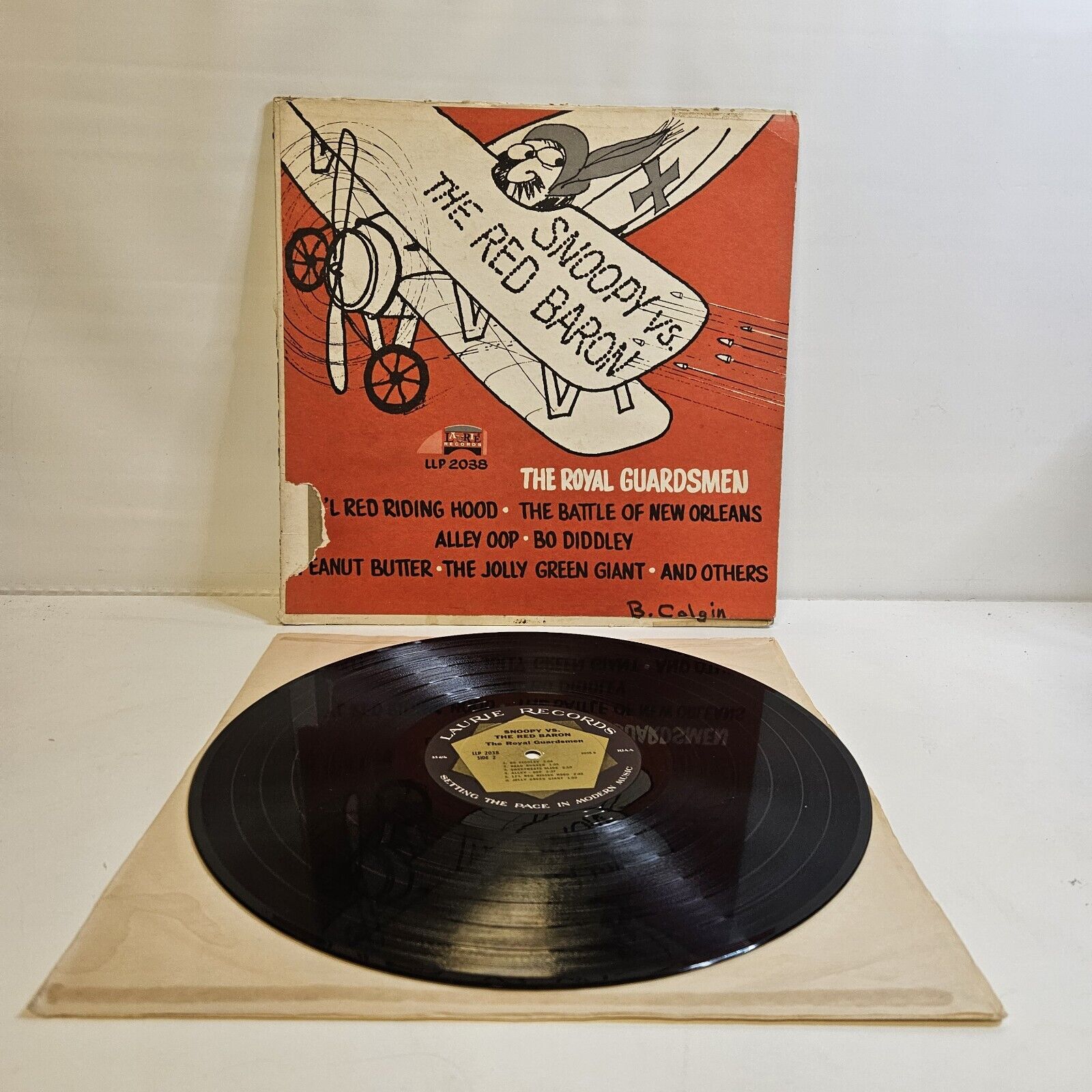 Vintage Snoopy Vs The Red Baron LP Jan 30 1967 2038 Record - Rare 