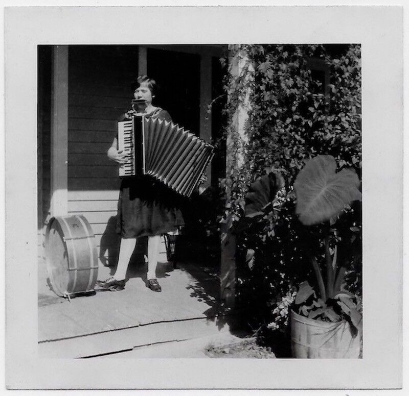OLD PHOTO TEEN GIRL PLAYING HARMONICA ACCORDION DRUM ONE GIRL BAND 1930S