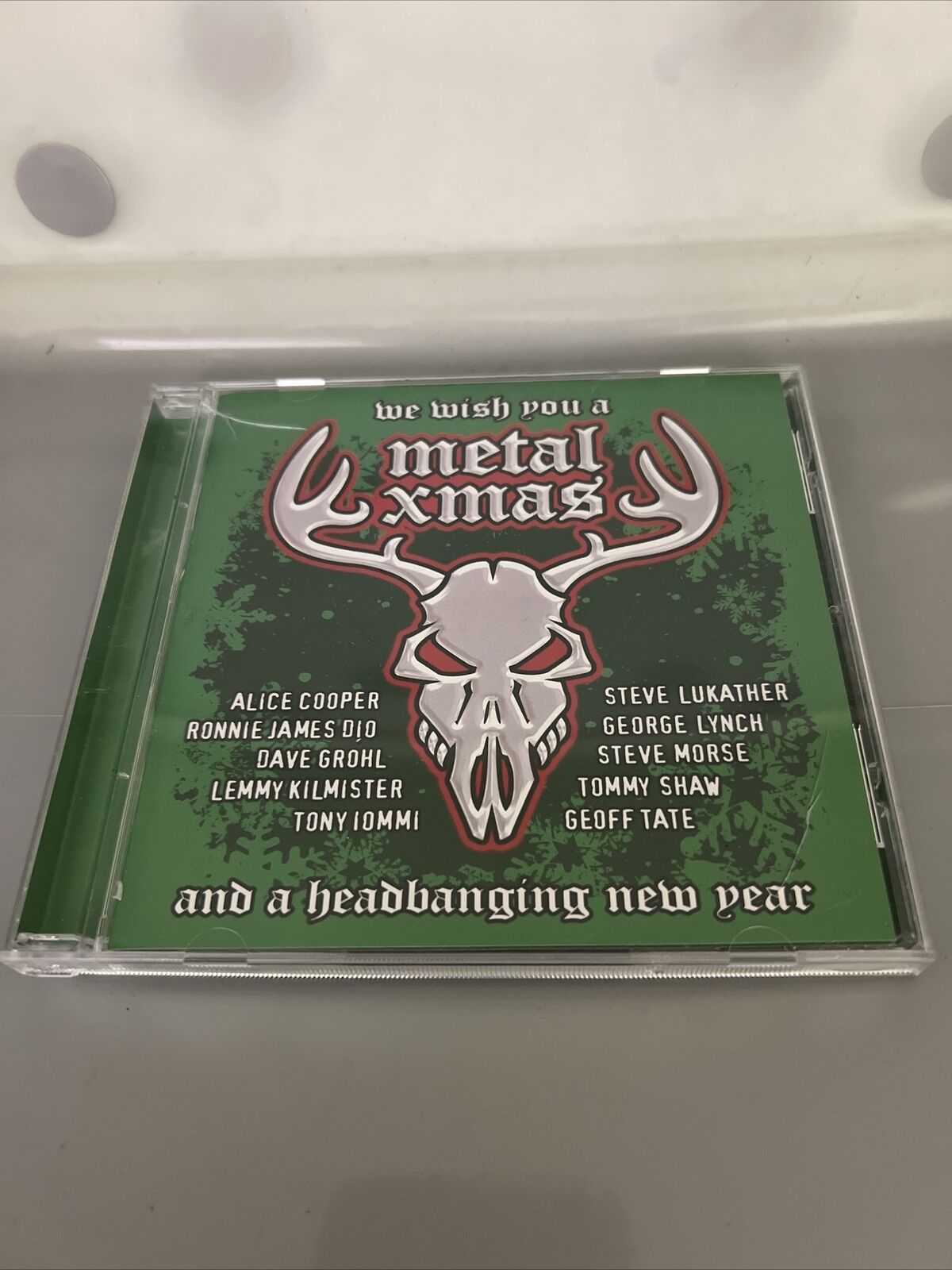 WE WISH YOU A METAL XMAS (DELUXE EDITION) CD cracks in case