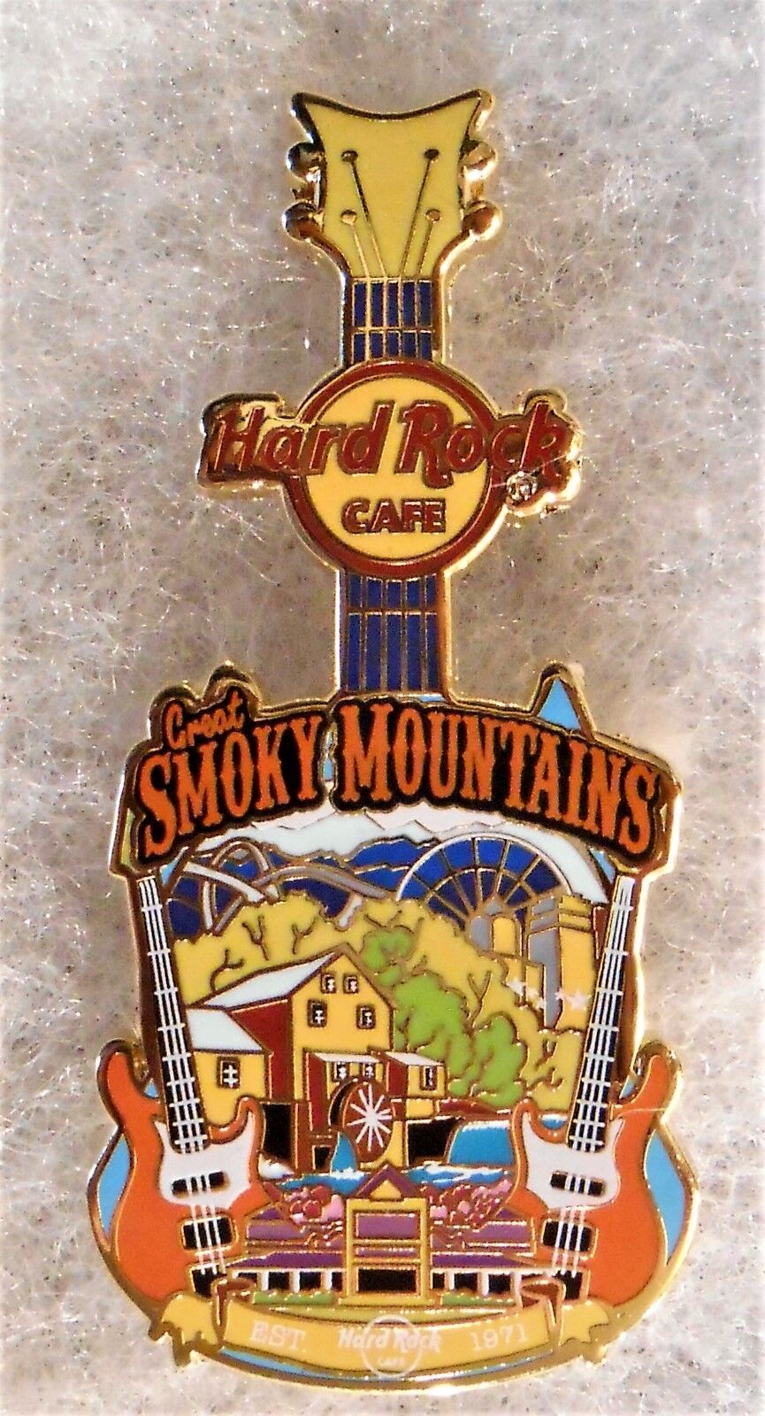 HARD ROCK CAFE PIGEON FORGE SMOKY MOUNTAINS V18 CITY TEE GUITAR PIN # 99586