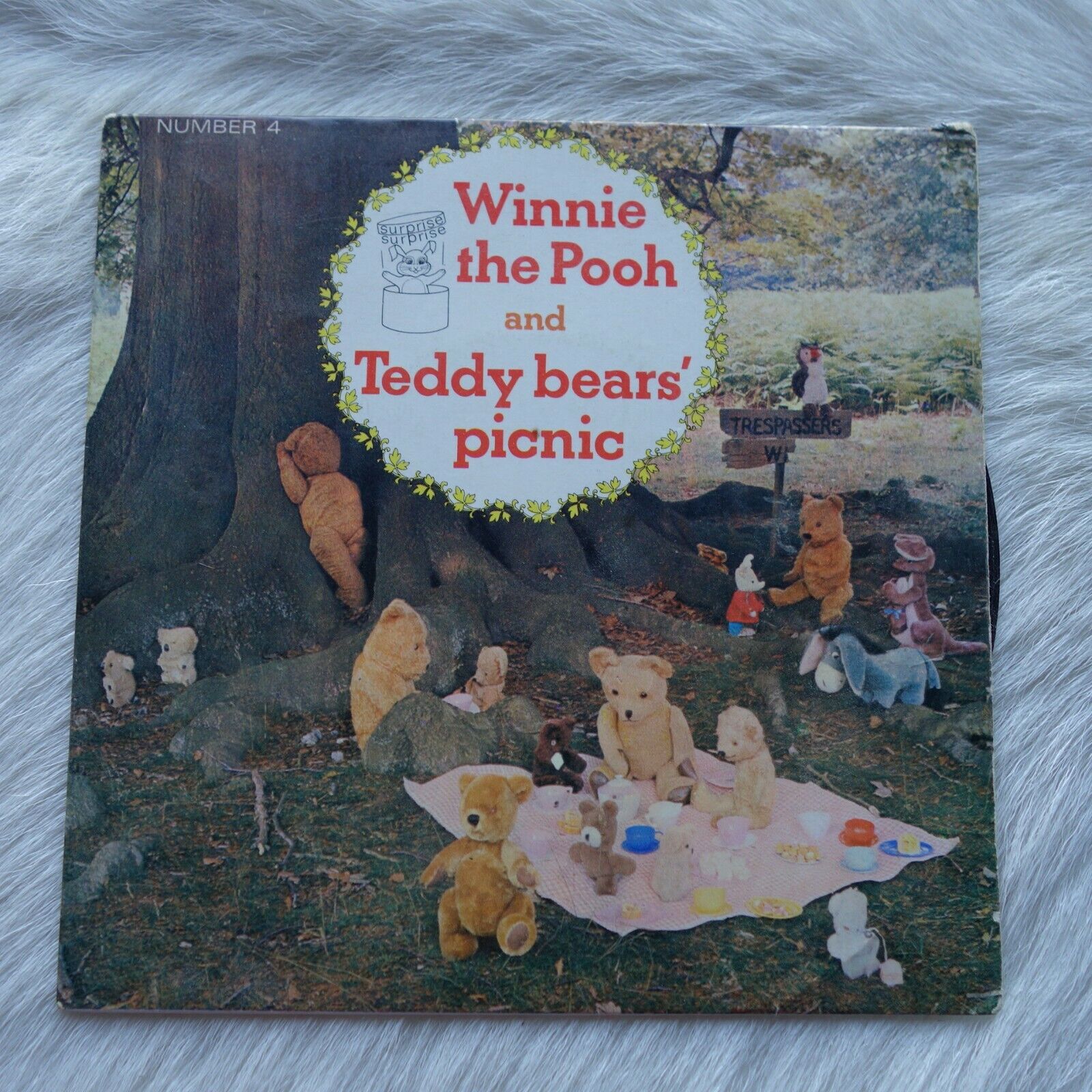 Vintage WINNIE THE POOH Record Vintage TEDDY BEARS PICNIC Record
