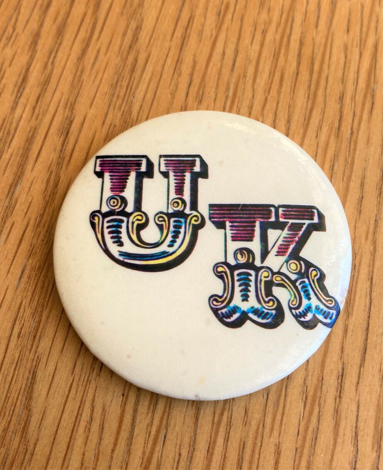 UK (BAND) LARGE VINTAGE METAL PIN BADGE FROM THE 1970\'s PROGRESSIVE ROCK