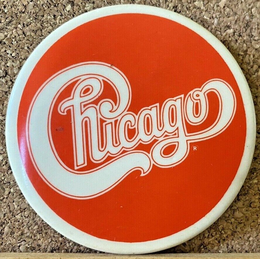 VINTAGE 1980s CHICAGO EASY LISTENING ROCK BAND TIN PINBACK BADGE PATRICKS EXC