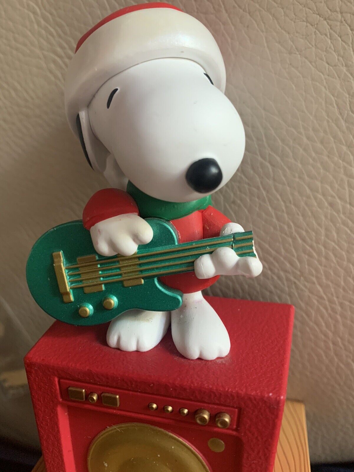 Hallmark 2011 Wireless Peanuts Band Snoopy on Guitar(broken) (see Description)