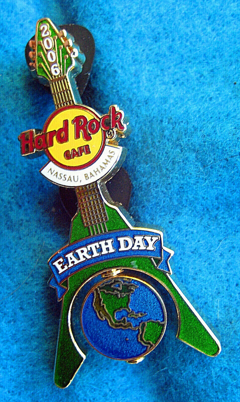 NASSAU 2006 EARTHDAY SPIN GIBSON PLANET GLOBE FLYING V GUITAR Hard Rock Cafe PIN