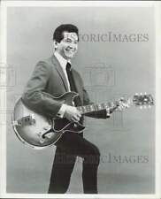 1965 Press Photo Trini Lopez plays guitar - lra88818 picture