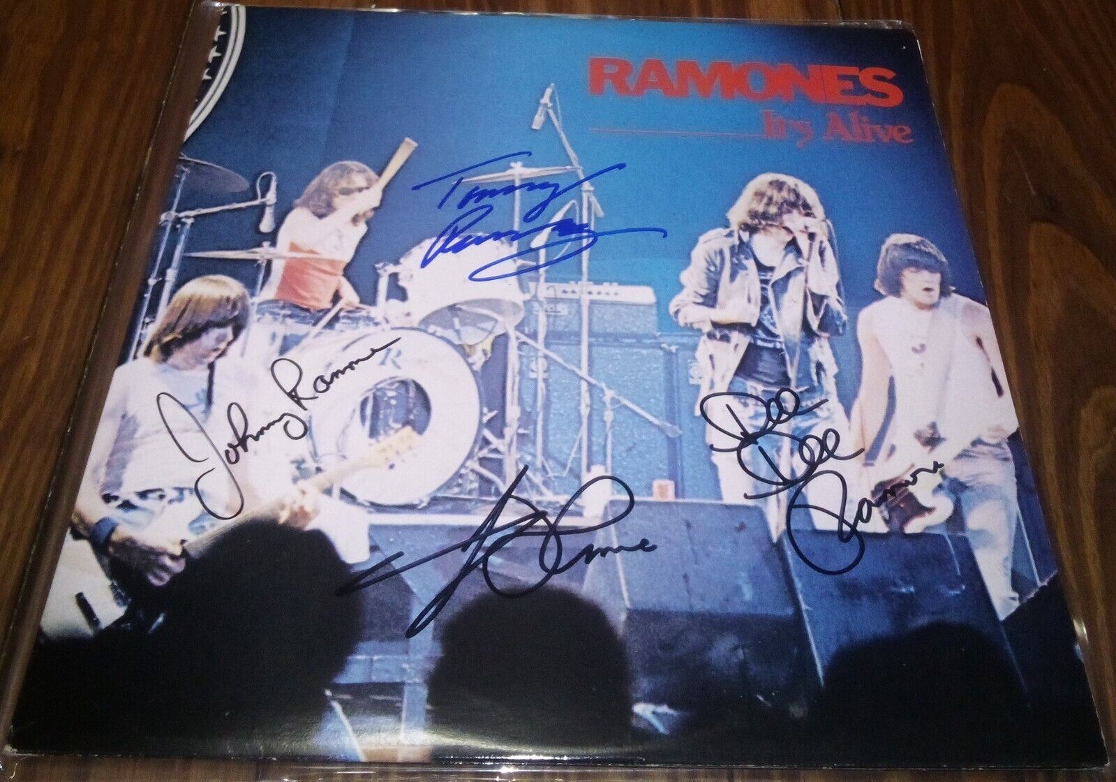Ramones Signed Dee Dee Johnny Joey Tommy Autographed Double LP It\'s Alive Vinyl