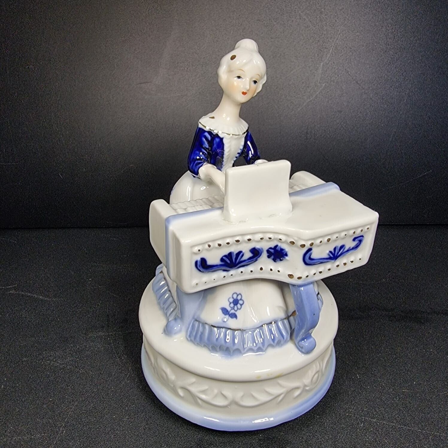 Vintage Taiwan Music Box Ceramic Blue And White Woman Playing A Piano Rotating