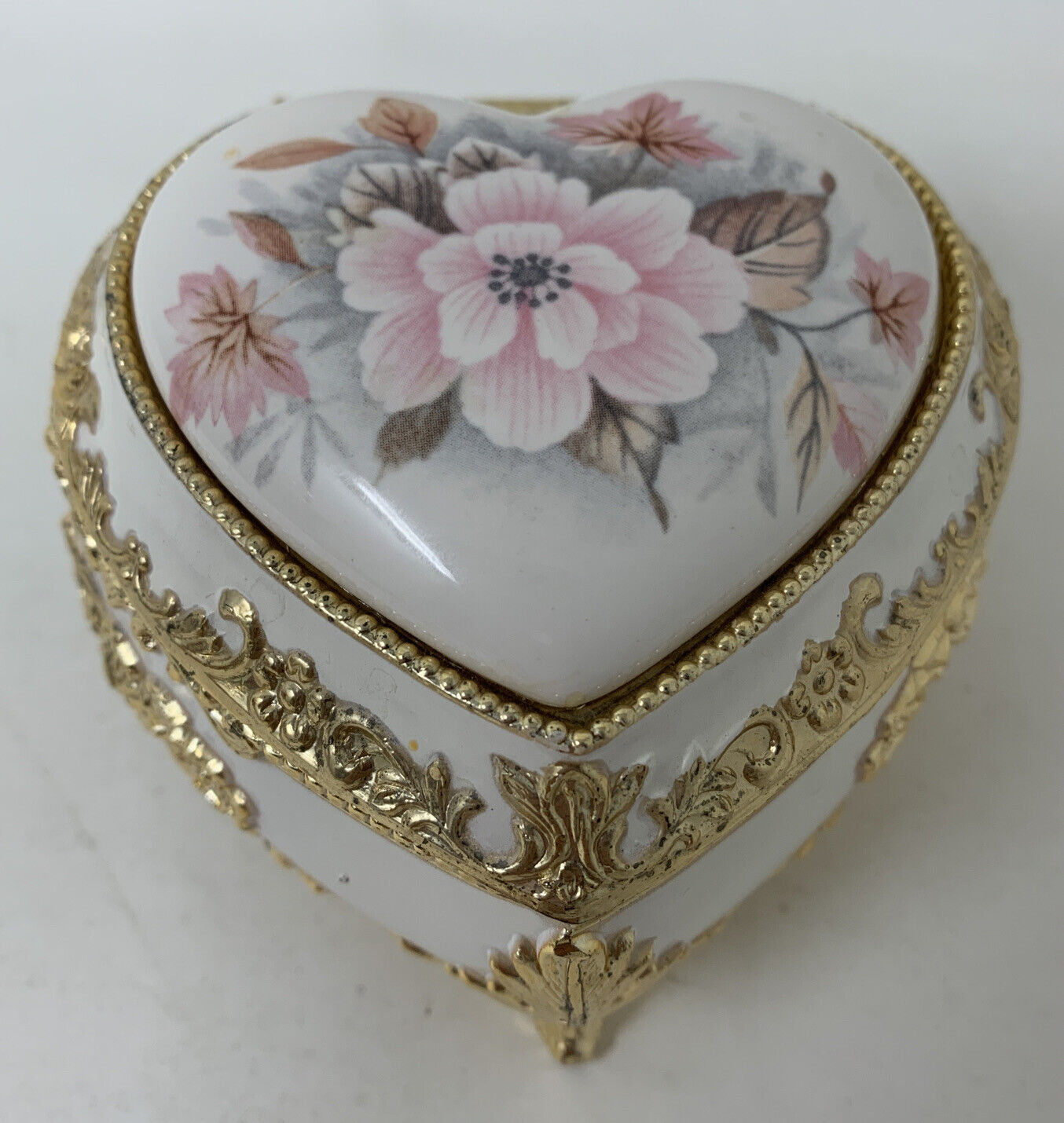Vintage Linden White Ceramic Pink Floral Design  Heart  Shape Music Trinket Box