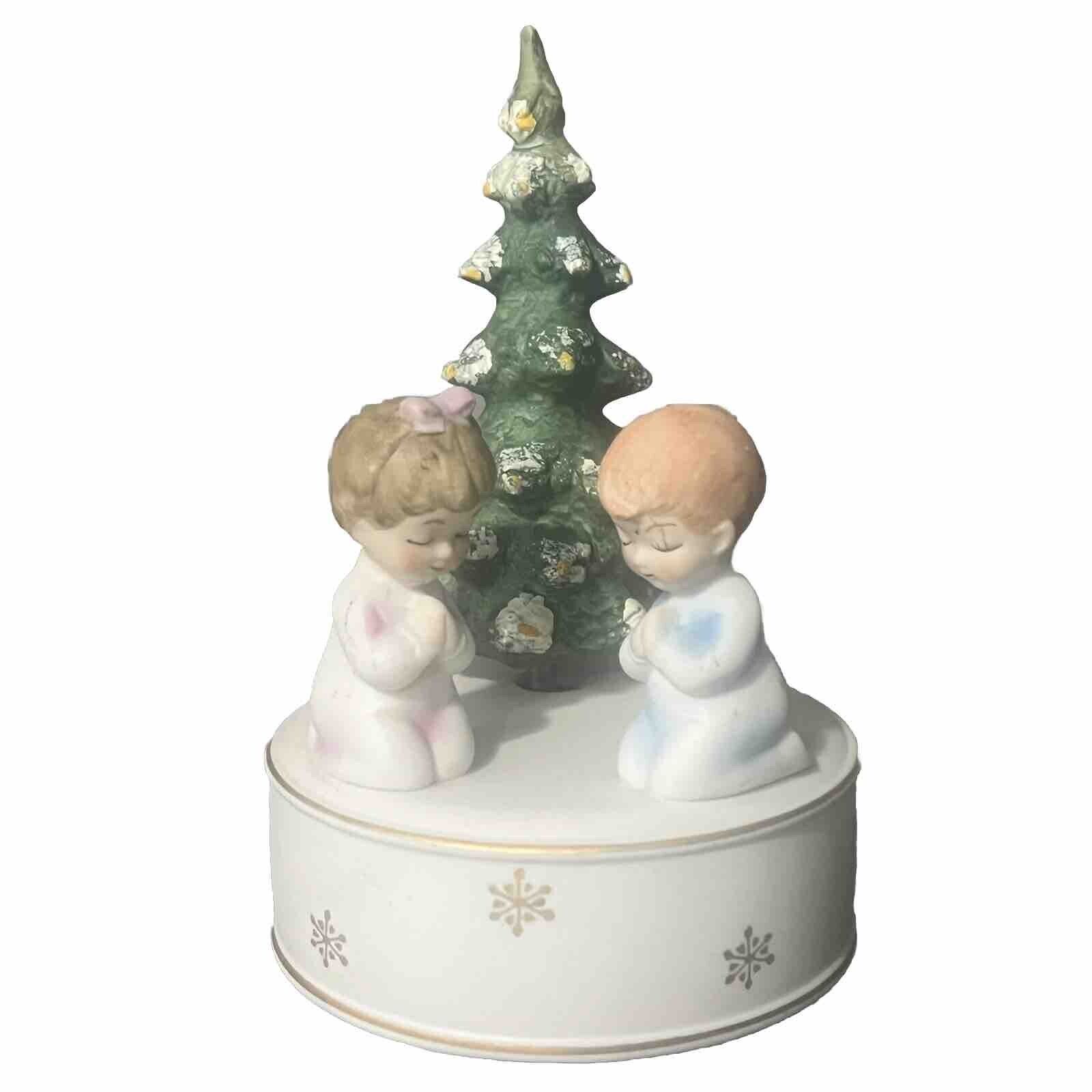 Music Box Schmid ‘Oh Christmas Tree Rotating Tree Children Praying Vintage READ