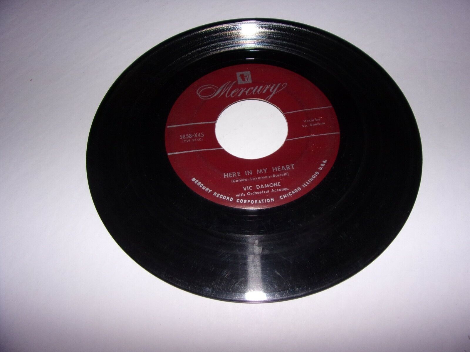 Vic Damone: Here In My Heart / Tomorrow Never Comes / 45 Rpm 1952 / VG