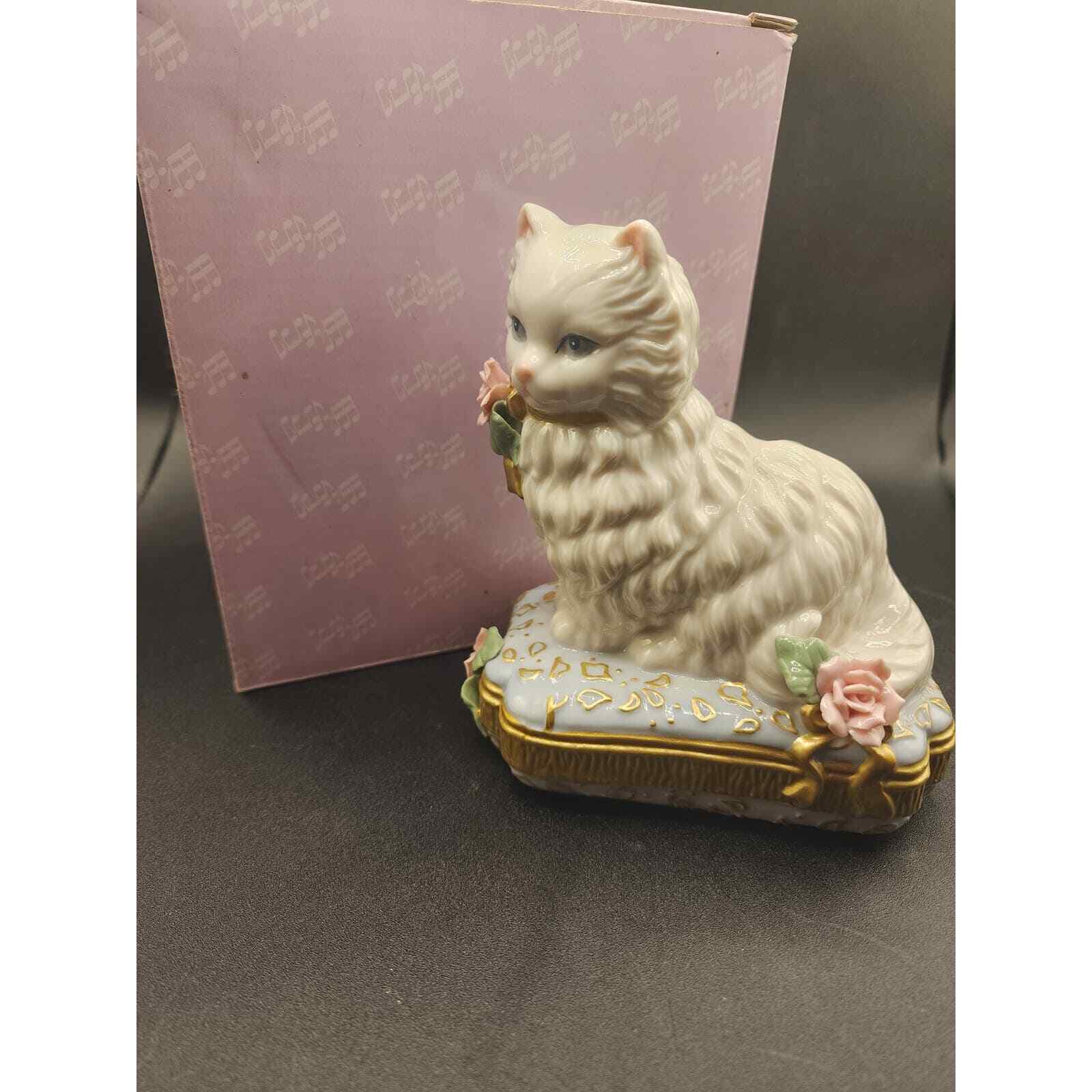Vintage San Francisco Music Co. White Persian Ceramic CAT on Pillow MUSIC BOX