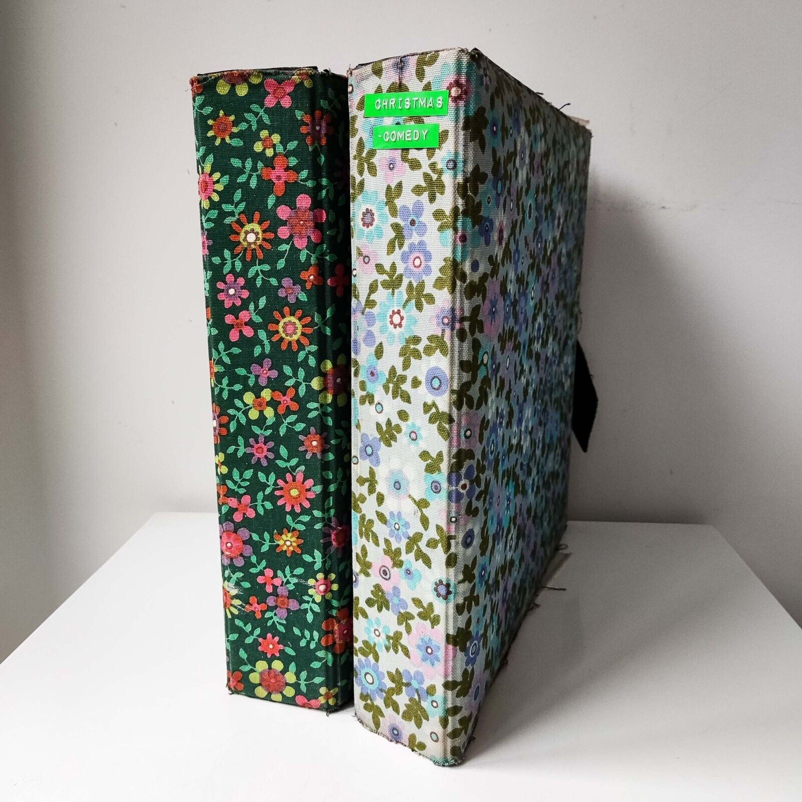 VINTAGE RECORD FOLDER WITH SLEEVES X 2 FLORAL PATTERN