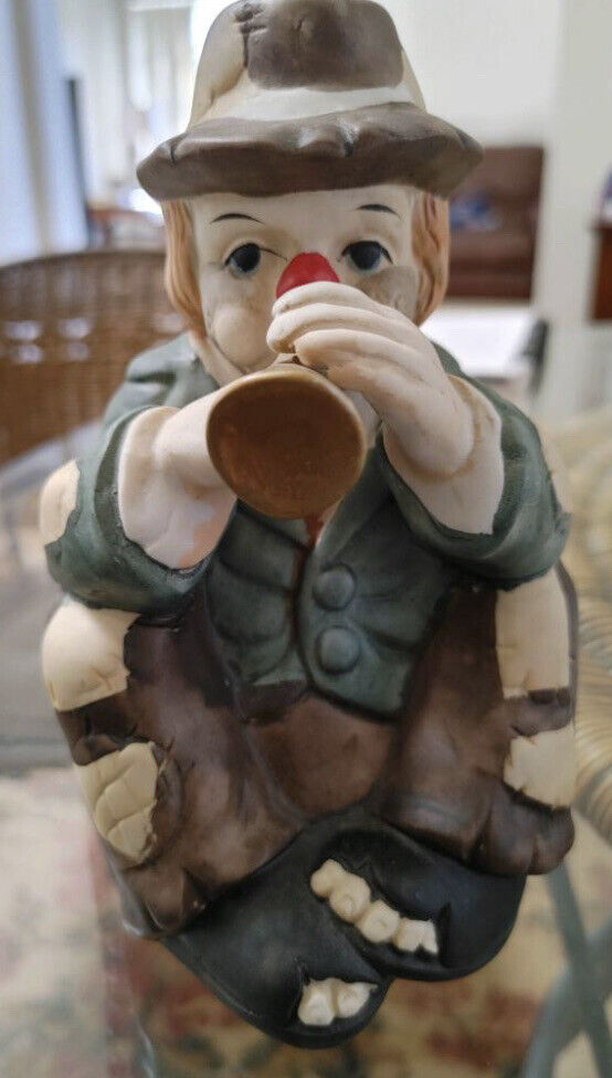 VINTAGE UNIQUE INTERPUR HOBO CLOWN PLAYING HIS HORN MUSIC BOX  WORKS 1988