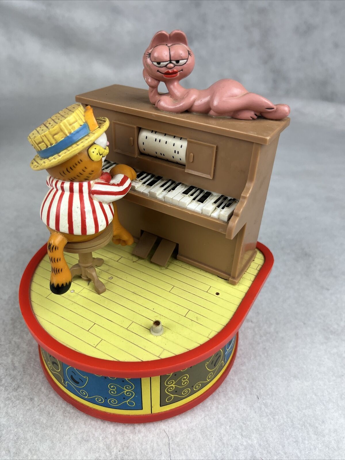 Vintage, 1980 Garfield Music Box. Enesco Musical. Plays The Entertainer. 