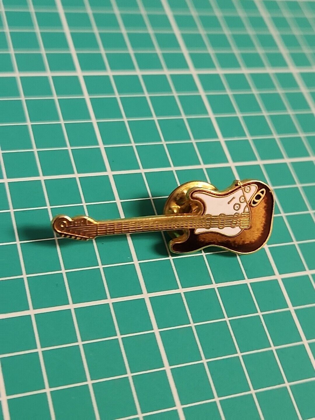 Vintage 1988 Guitar Gibson Gold Tone Lapel Pin Hat Pin Tie Tac