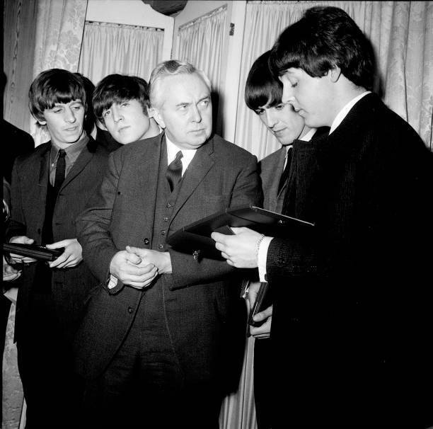 Labour Party leader Harold Wilson with The Beatles 1964 Old Photo 1