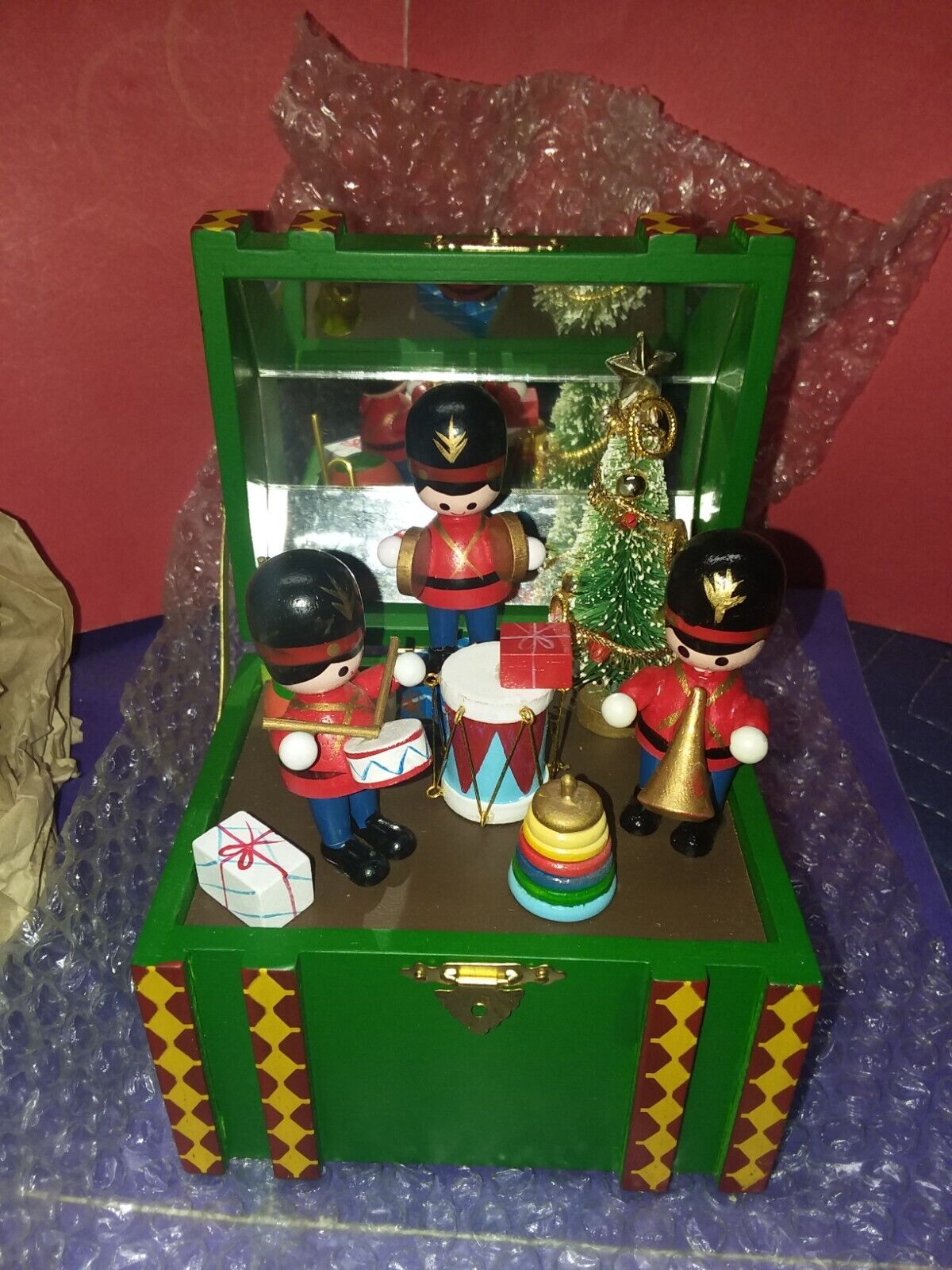 [A5] --- Vintage NIB Enesco Christmas Music Box Stanley Home Products Premium
