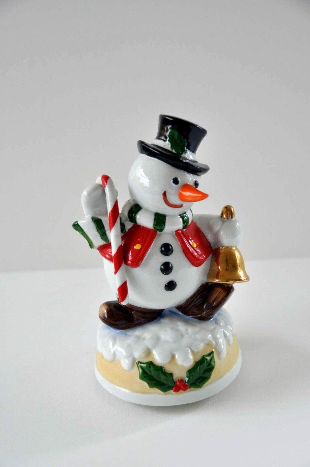 Vintage  Christmas Ceramic Frosty The Snowman Wearing top Hat  Music Box 1974