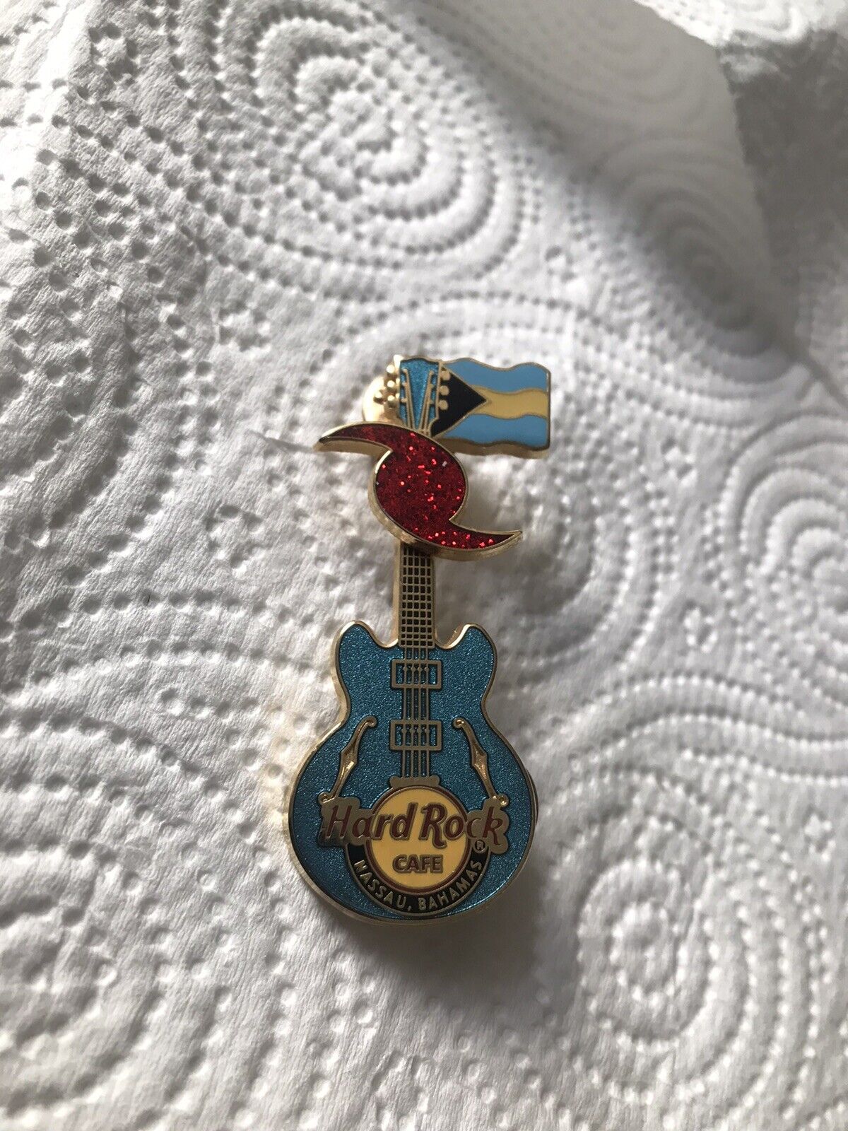 Hard Rock Nassau Bahamas Guitar Enamel Pin With Spinner LE 1000 Souvenir