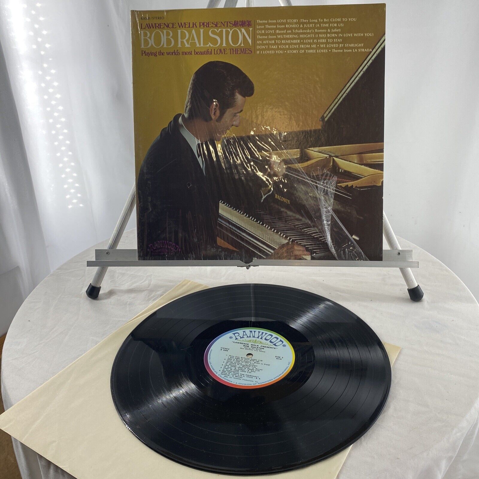 Bob Ralston Playing the World\'s Most Beautiful Love Themes 33RPM Ranwood R8088