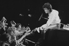 Singer Paul Young Performing At Wembley Arena London 2Nd April 1985 Old Photo picture