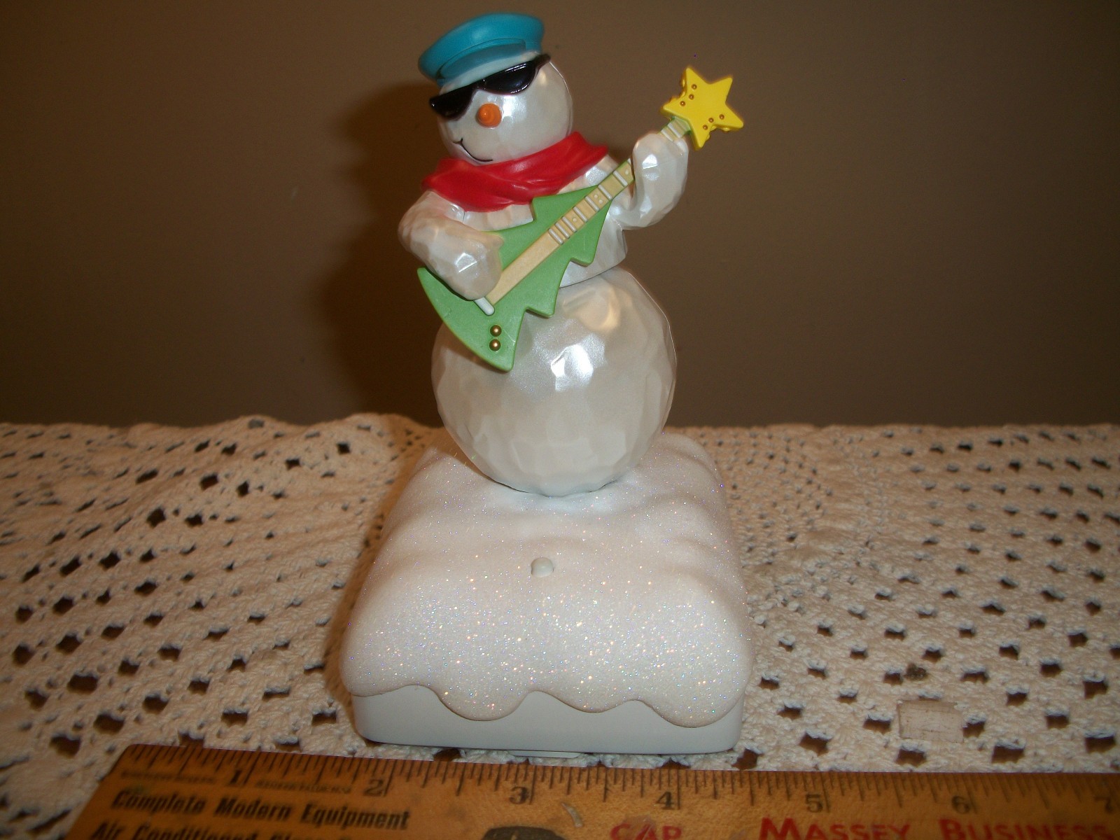 Hallmark Wireless Jazz Band Snowman Band Guitar Player Works Well