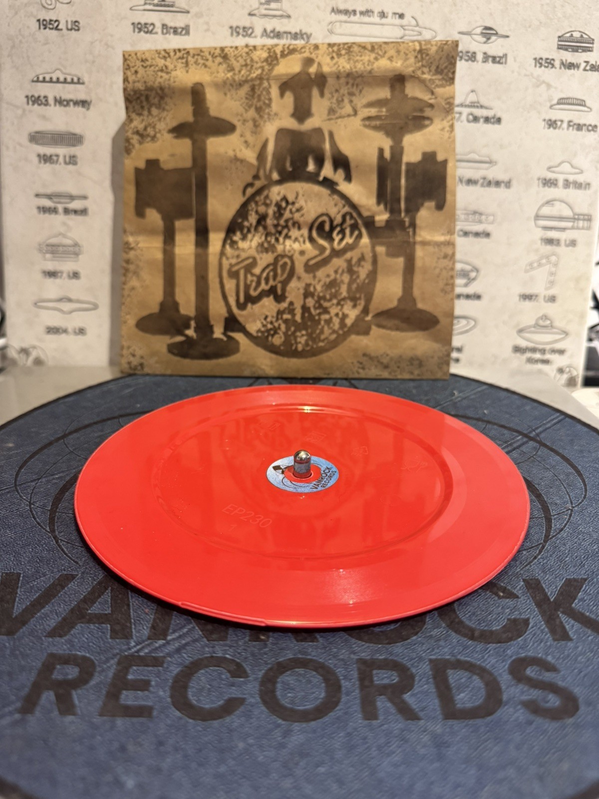 Your Music on 6 custom 7” coloured records Mo-Fun