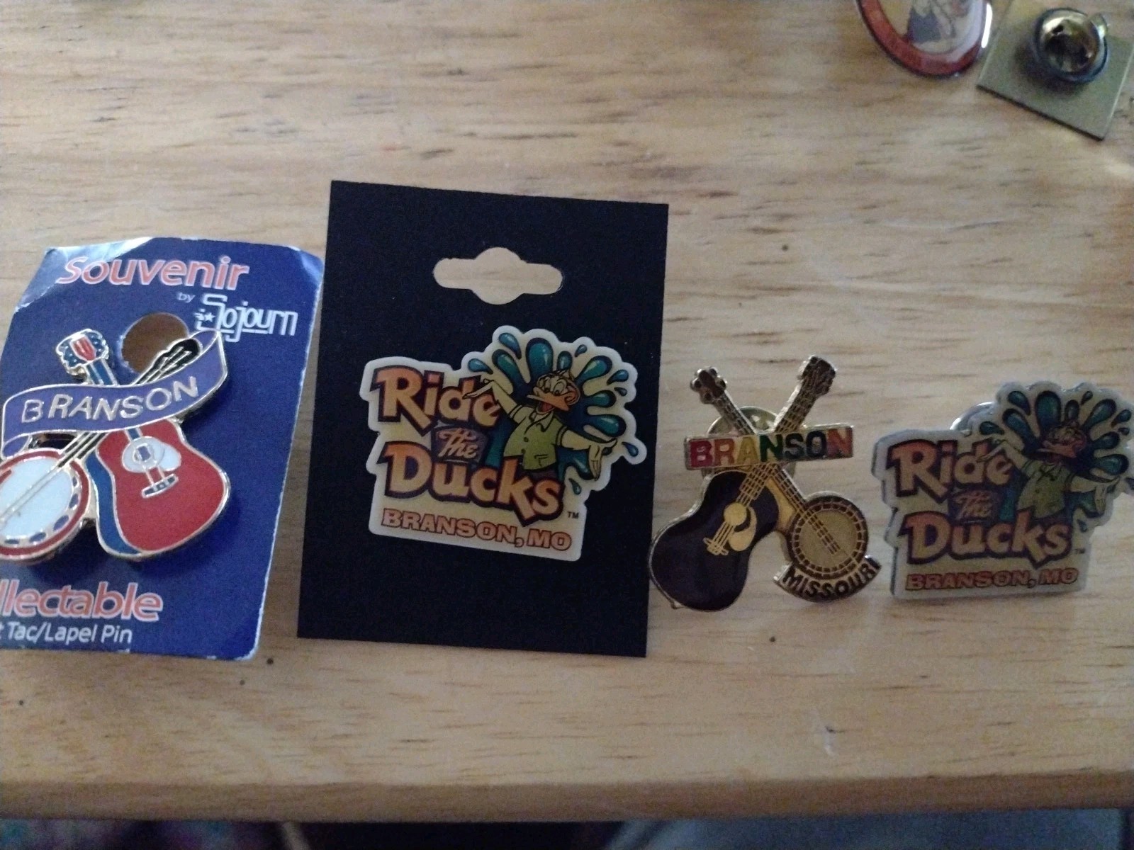 Lot Of 4 City of Branson MO Souvenir Banjo Guitar Lapel Pin w/ Rainbow Letters
