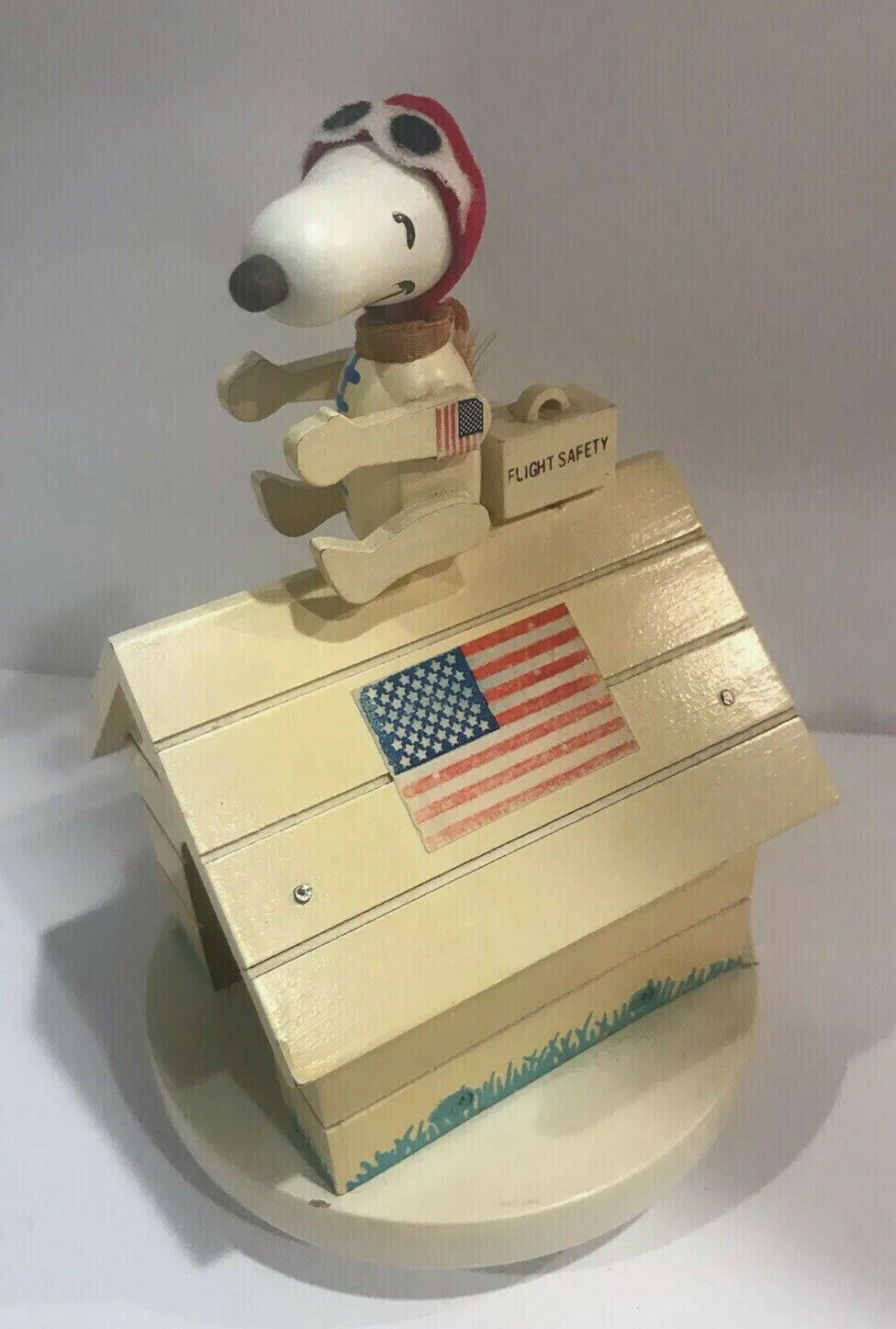 Vintage 1969 Snoopy Peanuts United Feature Syndicate Flight Safety Music Box 