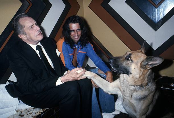 Musician Alice Cooper And Actor Vincent Price Attend A Party 1975 OLD PHOTO 3