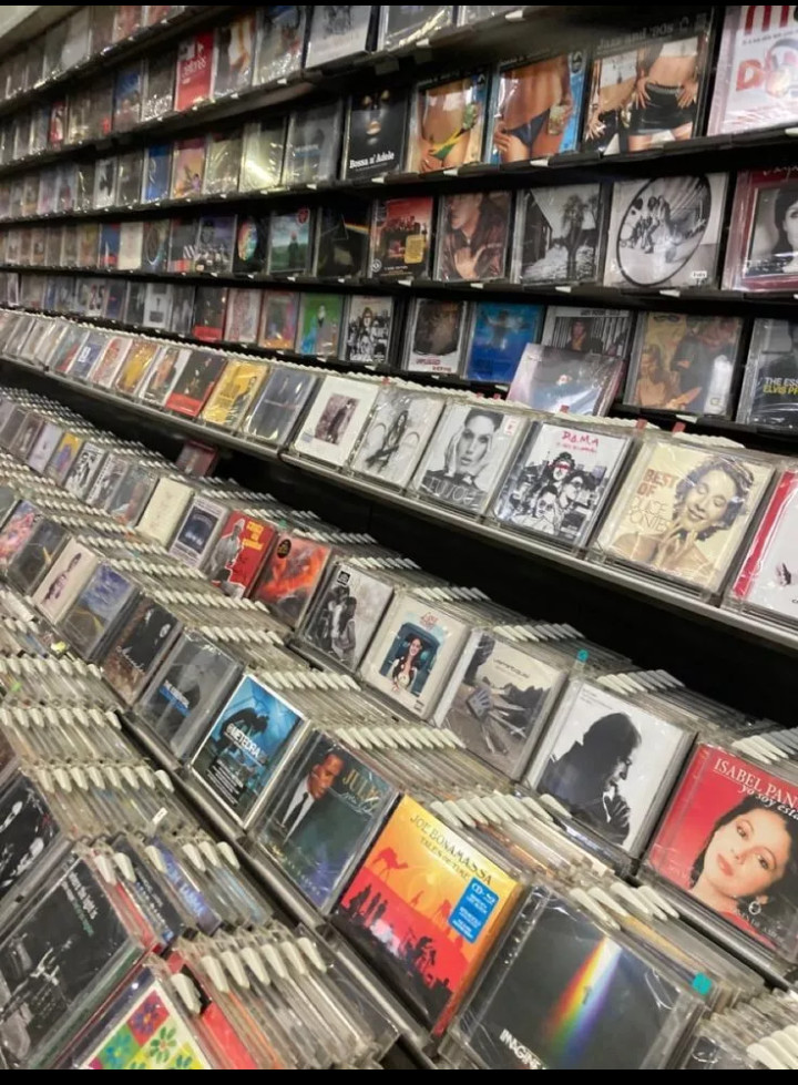 Lot of 200 music CDs fye buyout 🏆🏆🎶🎵🛫
