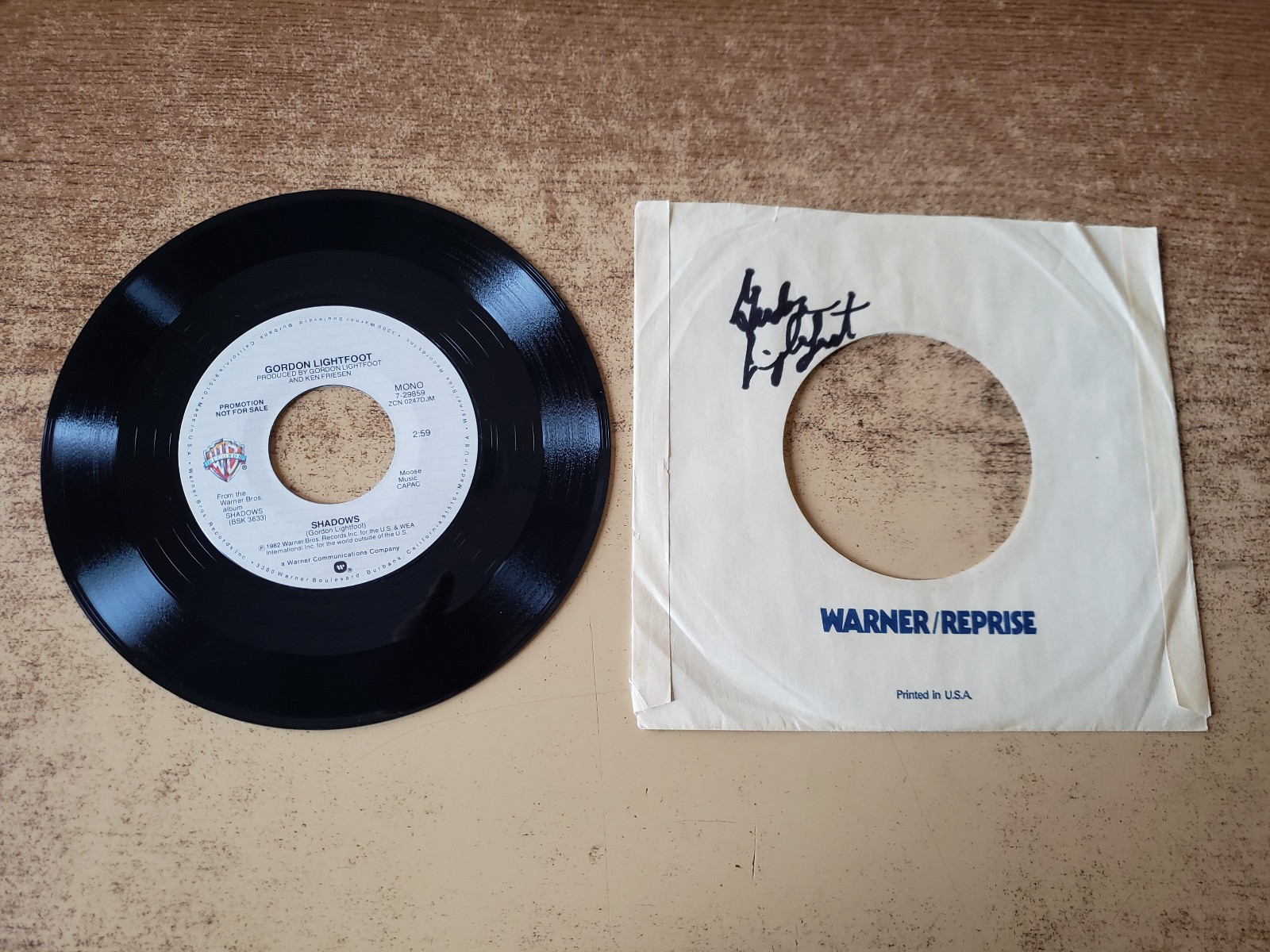 autographed 1980s mint-exc 45/vg minus cropped sleeve Gordon Lightfoot – Shadows