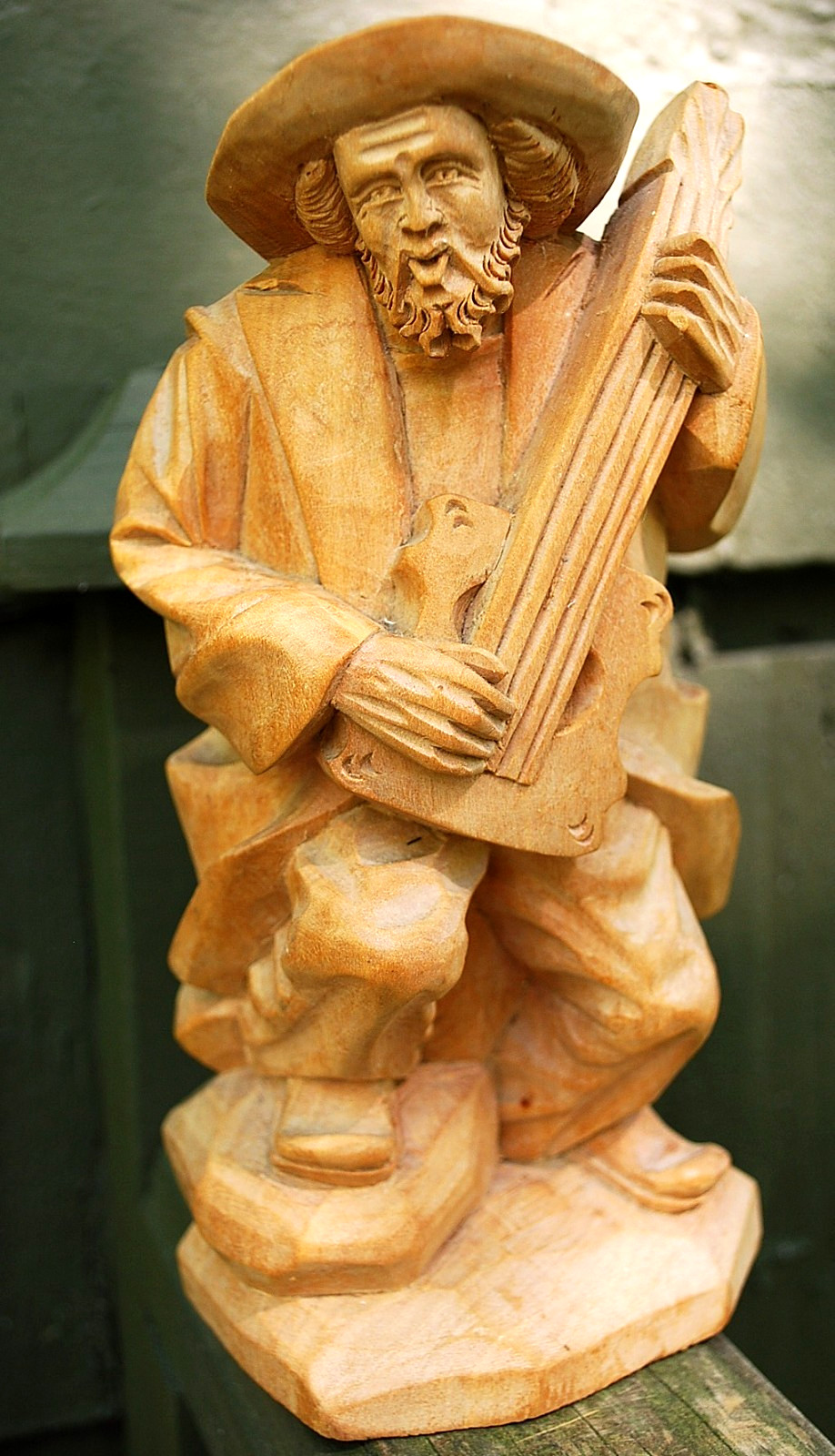 Antique BLACK FOREST GERMANY Hand Carved Wood Sculpture MAN PLAYING GUITAR 8.25\