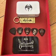 Hollywood Vampires VIP Meet Greet Guitar picks keyring 2023 Johnny Depp A Cooper picture