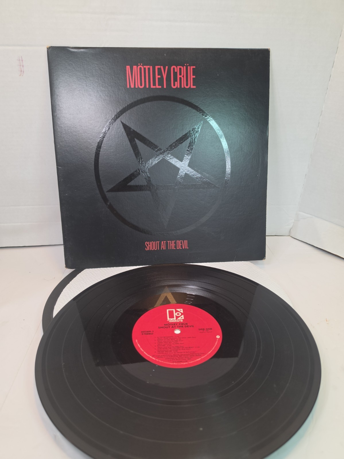 MOTLEY CRUE: SHOUT AT THE DEVIL Original Vinyl LP 1983, No Sleeve 