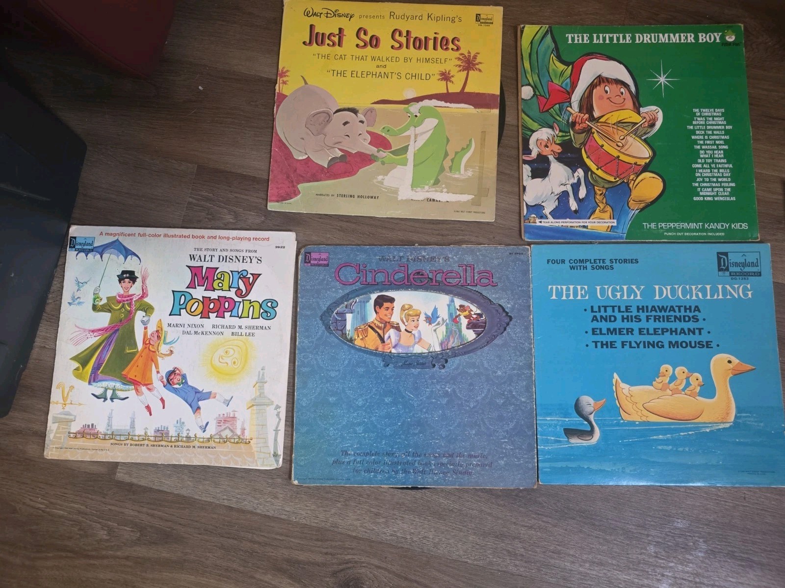 Lot Of 7 Vintage 60\'s CHILDREN\'S DISNEY 12\