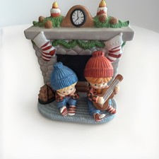 Vintage 1980 Enesco White Christmas Fireplace Music Box Figurine - Tested picture